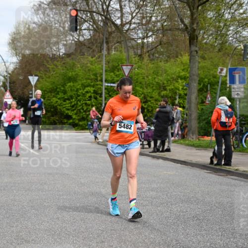 12.04.2026 - 45. Internationalen Wilhelmsburger Insellauf J. Mangold http://msf.ph/oto/9517182 12.04.2026 13:21:13 Ziel 5543, 2363, 2101, 4417, 3552, 3551, 2333, 4018, 5716, 4319, 5297, 4878, 5484, 2692, 4444, 4800, 4047, 2175, 3402, 5482, 5482, 4017, 3676, 2628, 3251 meine-sportfotos.de