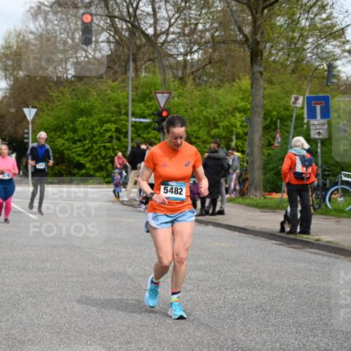 12.04.2026 - 45. Internationalen Wilhelmsburger Insellauf J. Mangold http://msf.ph/oto/9517184 12.04.2026 13:21:14 Ziel 5543, 2363, 2101, 4417, 3552, 3551, 2333, 4018, 5716, 4319, 5297, 4878, 5484, 2692, 4444, 4800, 4047, 2175, 3402, 5482, 4017, 3676, 2628, 3251, 5201 meine-sportfotos.de