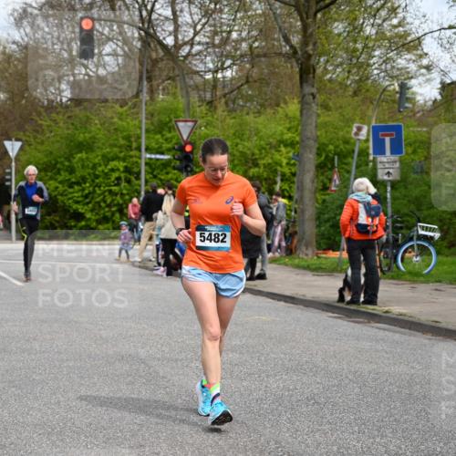 12.04.2026 - 45. Internationalen Wilhelmsburger Insellauf J. Mangold http://msf.ph/oto/9517186 12.04.2026 13:21:14 Ziel 5543, 2363, 2101, 4417, 3552, 3551, 2333, 4018, 5716, 4319, 5297, 4878, 5484, 2692, 4444, 4800, 4047, 2175, 3402, 5482, 4017, 3676, 2628, 3251, 5201 meine-sportfotos.de