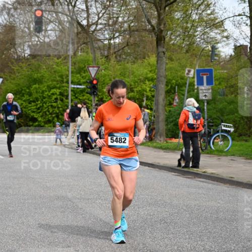 12.04.2026 - 45. Internationalen Wilhelmsburger Insellauf J. Mangold http://msf.ph/oto/9517188 12.04.2026 13:21:14 Ziel 5543, 2363, 2101, 4417, 3552, 3551, 2333, 4018, 5716, 4319, 5297, 4878, 5484, 2692, 4444, 4800, 4047, 2175, 3402, 5482, 4017, 3676, 2628, 3251, 5201 meine-sportfotos.de
