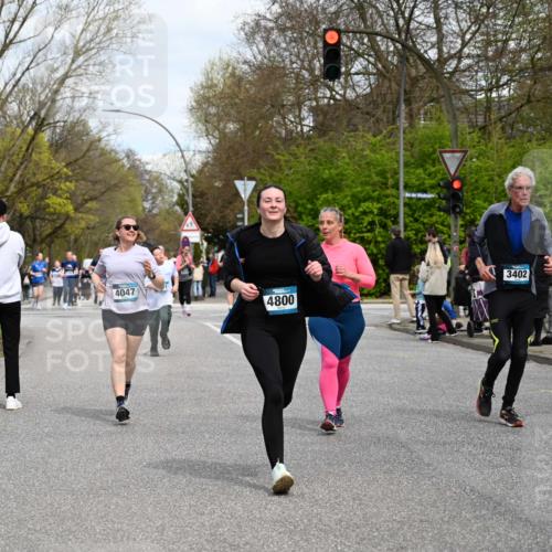 12.04.2026 - 45. Internationalen Wilhelmsburger Insellauf J. Mangold http://msf.ph/oto/9517191 12.04.2026 13:21:18 Ziel 2101, 4417, 3552, 3551, 2333, 4018, 5716, 4319, 5297, 4878, 5484, 2692, 4444, 4800, 4047, 2175, 3402, 5482, 4017, 4017, 3676, 2628, 3251, 5201, 3109, 4404, 4362, 2473 meine-sportfotos.de