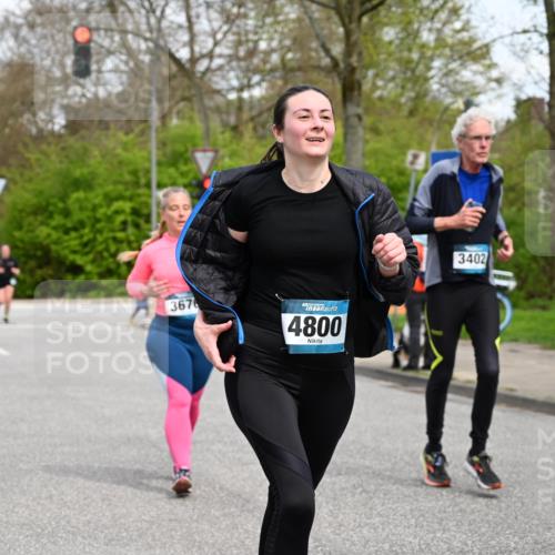 12.04.2026 - 45. Internationalen Wilhelmsburger Insellauf J. Mangold http://msf.ph/oto/9517207 12.04.2026 13:21:19 Ziel 2101, 4417, 3552, 3551, 2333, 4018, 5716, 4319, 5297, 4878, 5484, 2692, 4444, 4800, 4047, 2175, 3402, 5482, 4017, 3676, 2628, 3251, 5201, 3109, 4404, 4362, 2473 meine-sportfotos.de