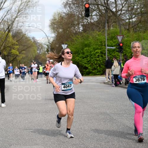 12.04.2026 - 45. Internationalen Wilhelmsburger Insellauf J. Mangold http://msf.ph/oto/9517209 12.04.2026 13:21:19 Ziel 2101, 4417, 3552, 3551, 2333, 4018, 5716, 4319, 5297, 4878, 5484, 2692, 4444, 4800, 4047, 2175, 3402, 5482, 4017, 3676, 2628, 3251, 5201, 3109, 4404, 4362, 2473 meine-sportfotos.de