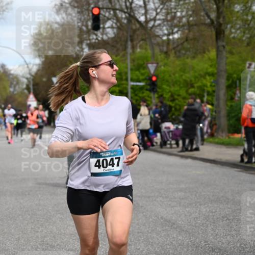 12.04.2026 - 45. Internationalen Wilhelmsburger Insellauf J. Mangold http://msf.ph/oto/9517223 12.04.2026 13:21:21 Ziel 4417, 3552, 3551, 2333, 4018, 5716, 4319, 5297, 4878, 5484, 2692, 4444, 4800, 4047, 2175, 3402, 3402, 5482, 4017, 3676, 2628, 3251, 5201, 3109, 4404, 4362, 2473, 2552, 2130 meine-sportfotos.de