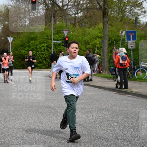 12.04.2026 - 45. Internationalen Wilhelmsburger Insellauf J. Mangold http://msf.ph/oto/9517227 12.04.2026 13:21:23 Ziel 2333, 4018, 5716, 4319, 5297, 4878, 5484, 2692, 4444, 4800, 4047, 2175, 3402, 5482, 4017, 3676, 2628, 2628, 3251, 5201, 3109, 4404, 4362, 2473, 2552, 2130, 2840, 3998 meine-sportfotos.de