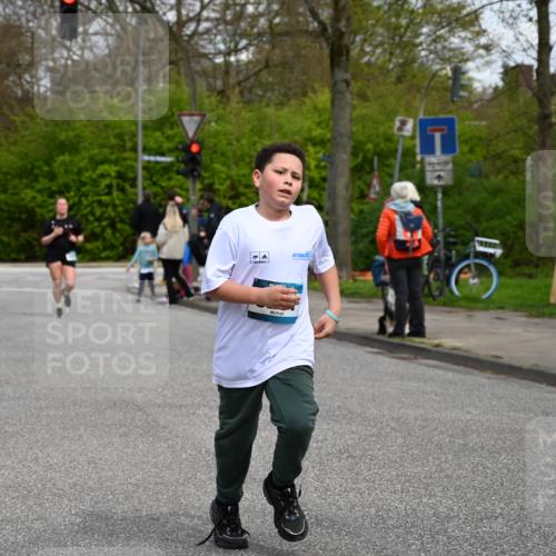 12.04.2026 - 45. Internationalen Wilhelmsburger Insellauf J. Mangold http://msf.ph/oto/9517230 12.04.2026 13:21:23 Ziel 2333, 4018, 5716, 4319, 5297, 4878, 5484, 2692, 4444, 4800, 4047, 2175, 3402, 5482, 4017, 3676, 2628, 2628, 3251, 5201, 3109, 4404, 4362, 2473, 2552, 2130, 2840, 3998 meine-sportfotos.de