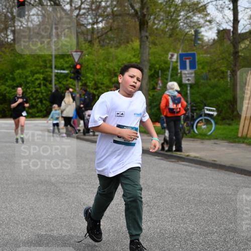 12.04.2026 - 45. Internationalen Wilhelmsburger Insellauf J. Mangold http://msf.ph/oto/9517231 12.04.2026 13:21:23 Ziel 2333, 4018, 5716, 4319, 5297, 4878, 5484, 2692, 4444, 4800, 4047, 2175, 3402, 5482, 4017, 3676, 2628, 2628, 3251, 5201, 3109, 4404, 4362, 2473, 2552, 2130, 2840, 3998 meine-sportfotos.de