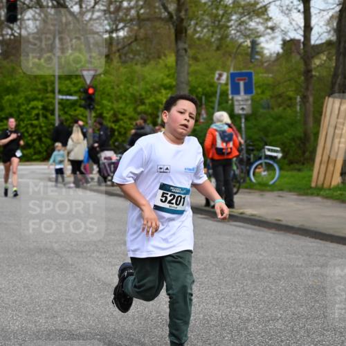 12.04.2026 - 45. Internationalen Wilhelmsburger Insellauf J. Mangold http://msf.ph/oto/9517232 12.04.2026 13:21:23 Ziel 2333, 4018, 5716, 4319, 5297, 4878, 5484, 2692, 4444, 4800, 4047, 2175, 3402, 5482, 4017, 3676, 2628, 2628, 3251, 5201, 3109, 4404, 4362, 2473, 2552, 2130, 2840, 3998 meine-sportfotos.de