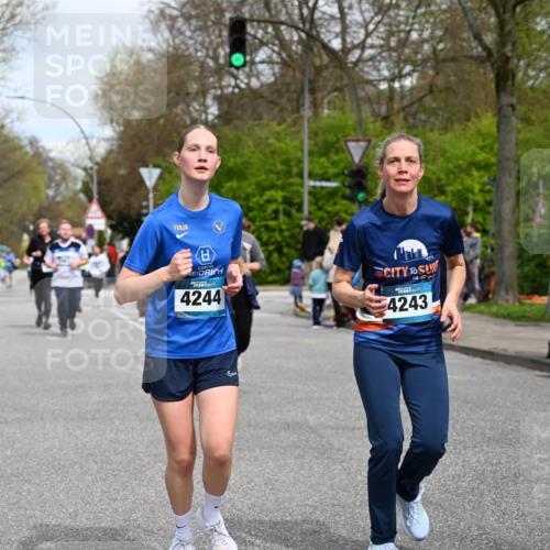 12.04.2026 - 45. Internationalen Wilhelmsburger Insellauf J. Mangold http://msf.ph/oto/9517280 12.04.2026 13:21:33 Ziel 5297, 4878, 5484, 2692, 4444, 4800, 4047, 2175, 3402, 5482, 4017, 3676, 2628, 3251, 5201, 3109, 4404, 4362, 2473, 2552, 2130, 2130, 2840, 3998, 5462, 5205, 4809, 2002, 2332 meine-sportfotos.de