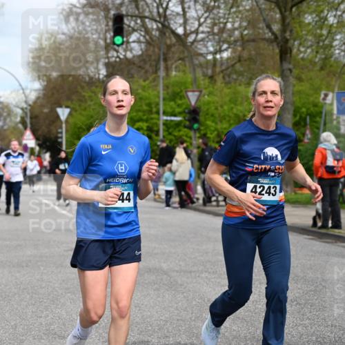 12.04.2026 - 45. Internationalen Wilhelmsburger Insellauf J. Mangold http://msf.ph/oto/9517283 12.04.2026 13:21:34 Ziel 4878, 5484, 2692, 4444, 4800, 4047, 2175, 3402, 5482, 4017, 3676, 3676, 2628, 3251, 5201, 3109, 4404, 4362, 2473, 2552, 2130, 2840, 3998, 5462, 5205, 4809, 2002, 2332 meine-sportfotos.de