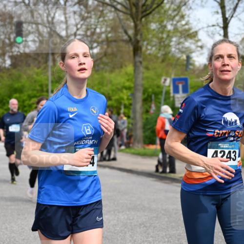12.04.2026 - 45. Internationalen Wilhelmsburger Insellauf J. Mangold http://msf.ph/oto/9517291 12.04.2026 13:21:34 Ziel 4878, 5484, 2692, 4444, 4800, 4047, 2175, 3402, 5482, 4017, 3676, 3676, 2628, 3251, 5201, 3109, 4404, 4362, 2473, 2552, 2130, 2840, 3998, 5462, 5205, 4809, 2002, 2332 meine-sportfotos.de
