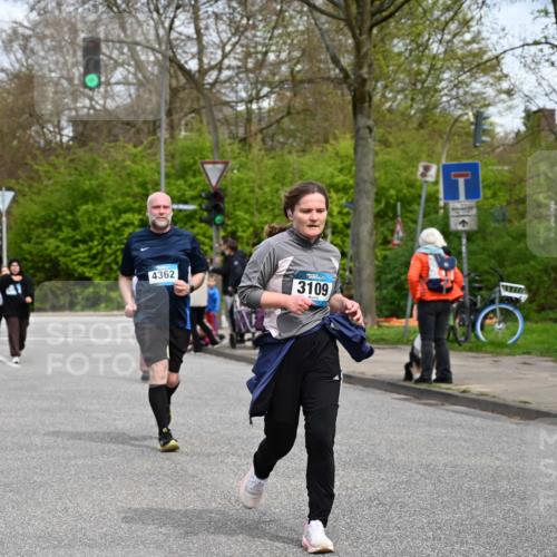 12.04.2026 - 45. Internationalen Wilhelmsburger Insellauf J. Mangold http://msf.ph/oto/9517300 12.04.2026 13:21:36 Ziel 2692, 4444, 4800, 4047, 2175, 3402, 5482, 4017, 3676, 2628, 3251, 3251, 5201, 3109, 4404, 4362, 2473, 2552, 2130, 2840, 3998, 5462, 5462, 5205, 4809, 2002, 2332 meine-sportfotos.de