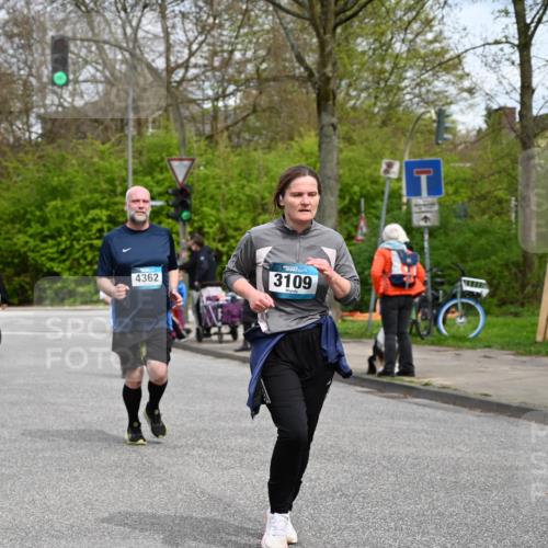 12.04.2026 - 45. Internationalen Wilhelmsburger Insellauf J. Mangold http://msf.ph/oto/9517302 12.04.2026 13:21:36 Ziel 2692, 4444, 4800, 4047, 2175, 3402, 5482, 4017, 3676, 2628, 3251, 3251, 5201, 3109, 4404, 4362, 2473, 2552, 2130, 2840, 3998, 5462, 5462, 5205, 4809, 2002, 2332 meine-sportfotos.de