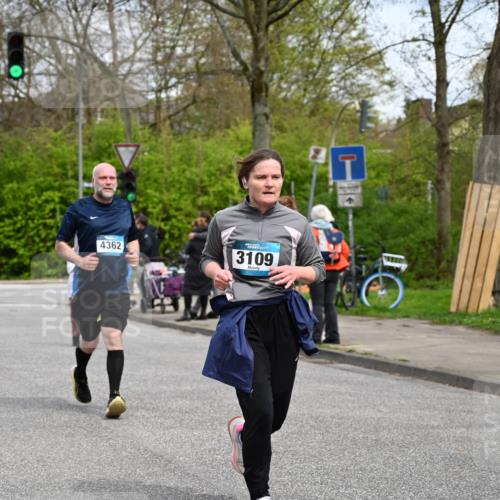 12.04.2026 - 45. Internationalen Wilhelmsburger Insellauf J. Mangold http://msf.ph/oto/9517304 12.04.2026 13:21:36 Ziel 2692, 4444, 4800, 4047, 2175, 3402, 5482, 4017, 3676, 2628, 3251, 3251, 5201, 3109, 4404, 4362, 2473, 2552, 2130, 2840, 3998, 5462, 5462, 5205, 4809, 2002, 2332 meine-sportfotos.de