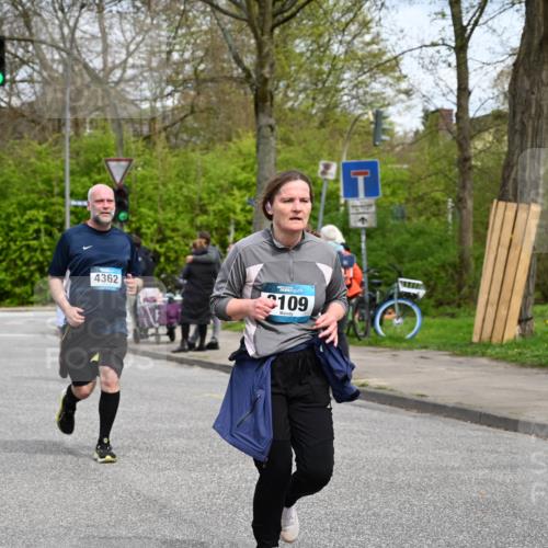 12.04.2026 - 45. Internationalen Wilhelmsburger Insellauf J. Mangold http://msf.ph/oto/9517305 12.04.2026 13:21:36 Ziel 2692, 4444, 4800, 4047, 2175, 3402, 5482, 4017, 3676, 2628, 3251, 3251, 5201, 3109, 4404, 4362, 2473, 2552, 2130, 2840, 3998, 5462, 5462, 5205, 4809, 2002, 2332 meine-sportfotos.de