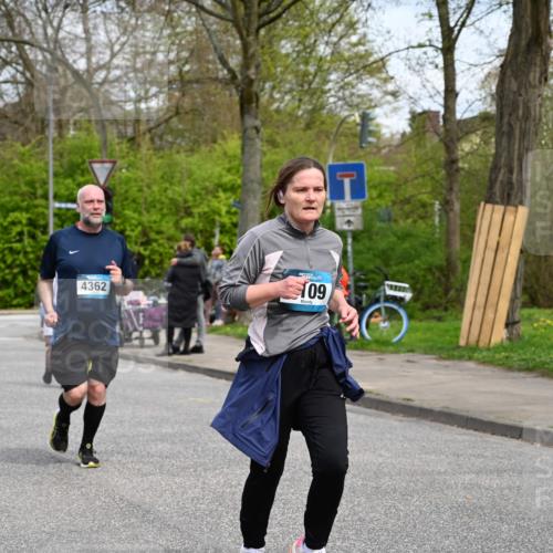 12.04.2026 - 45. Internationalen Wilhelmsburger Insellauf J. Mangold http://msf.ph/oto/9517306 12.04.2026 13:21:36 Ziel 2692, 4444, 4800, 4047, 2175, 3402, 5482, 4017, 3676, 2628, 3251, 3251, 5201, 3109, 4404, 4362, 2473, 2552, 2130, 2840, 3998, 5462, 5462, 5205, 4809, 2002, 2332 meine-sportfotos.de