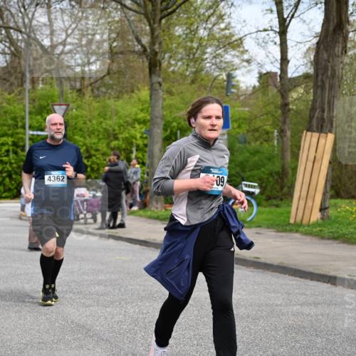 12.04.2026 - 45. Internationalen Wilhelmsburger Insellauf J. Mangold http://msf.ph/oto/9517307 12.04.2026 13:21:36 Ziel 2692, 4444, 4800, 4047, 2175, 3402, 5482, 4017, 3676, 2628, 3251, 3251, 5201, 3109, 4404, 4362, 2473, 2552, 2130, 2840, 3998, 5462, 5462, 5205, 4809, 2002, 2332 meine-sportfotos.de