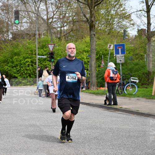 12.04.2026 - 45. Internationalen Wilhelmsburger Insellauf J. Mangold http://msf.ph/oto/9517309 12.04.2026 13:21:37 Ziel 2692, 4444, 4800, 4047, 2175, 3402, 5482, 4017, 3676, 2628, 3251, 5201, 3109, 4404, 4362, 2473, 2552, 2130, 2840, 3998, 5462, 5205, 4809, 2002, 2332, 2116 meine-sportfotos.de