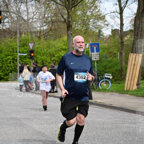 12.04.2026 - 45. Internationalen Wilhelmsburger Insellauf J. Mangold http://msf.ph/oto/9517317 12.04.2026 13:21:38 Ziel 4444, 4800, 4047, 2175, 3402, 5482, 4017, 3676, 2628, 3251, 5201, 5201, 3109, 4404, 4362, 2473, 2552, 2130, 2840, 3998, 5462, 5205, 5205, 4809, 2002, 2332, 2116, 3581 meine-sportfotos.de