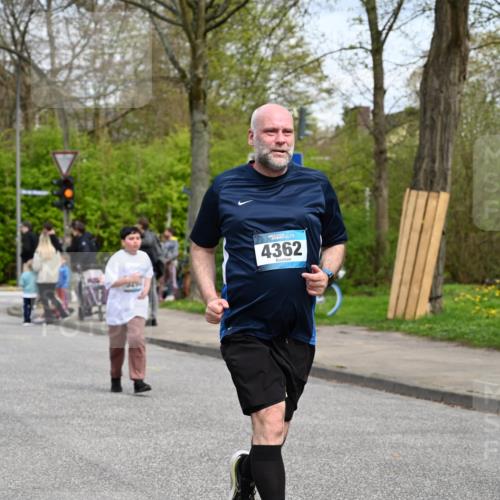 12.04.2026 - 45. Internationalen Wilhelmsburger Insellauf J. Mangold http://msf.ph/oto/9517320 12.04.2026 13:21:38 Ziel 4444, 4800, 4047, 2175, 3402, 5482, 4017, 3676, 2628, 3251, 5201, 5201, 3109, 4404, 4362, 2473, 2552, 2130, 2840, 3998, 5462, 5205, 5205, 4809, 2002, 2332, 2116, 3581 meine-sportfotos.de