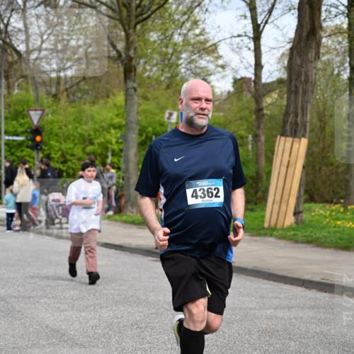 12.04.2026 - 45. Internationalen Wilhelmsburger Insellauf J. Mangold http://msf.ph/oto/9517321 12.04.2026 13:21:38 Ziel 4444, 4800, 4047, 2175, 3402, 5482, 4017, 3676, 2628, 3251, 5201, 5201, 3109, 4404, 4362, 2473, 2552, 2130, 2840, 3998, 5462, 5205, 5205, 4809, 2002, 2332, 2116, 3581 meine-sportfotos.de