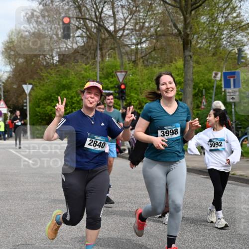 12.04.2026 - 45. Internationalen Wilhelmsburger Insellauf J. Mangold http://msf.ph/oto/9517349 12.04.2026 13:21:46 Ziel 3402, 5482, 4017, 3676, 2628, 3251, 5201, 3109, 4404, 4362, 2473, 2552, 2130, 2840, 3998, 5462, 5205, 4809, 2002, 2332, 2116, 3581, 3235, 3915, 5080, 4348, 5085, 3603, 3602, 5092 meine-sportfotos.de
