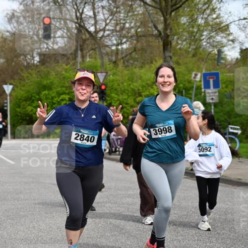 12.04.2026 - 45. Internationalen Wilhelmsburger Insellauf J. Mangold http://msf.ph/oto/9517351 12.04.2026 13:21:47 Ziel 5482, 4017, 3676, 2628, 3251, 5201, 3109, 4404, 4362, 2473, 2552, 2130, 2840, 3998, 2840, 3998, 5462, 5205, 4809, 2002, 2332, 2116, 3581, 3235, 3915, 5080, 4348, 5085, 3603, 3602, 5092, 2246, 5192, 5171 meine-sportfotos.de