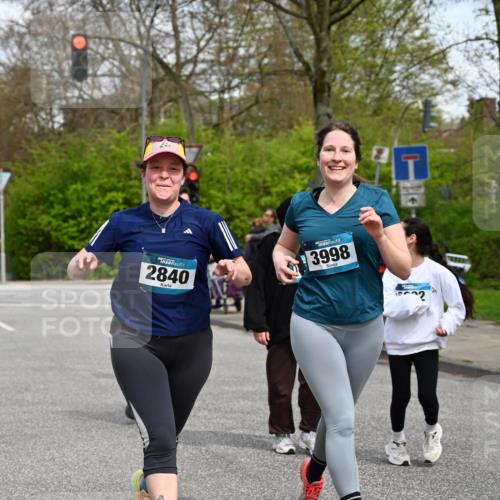 12.04.2026 - 45. Internationalen Wilhelmsburger Insellauf J. Mangold http://msf.ph/oto/9517352 12.04.2026 13:21:47 Ziel 5482, 4017, 3676, 2628, 3251, 5201, 3109, 4404, 4362, 2473, 2552, 2130, 2840, 3998, 2840, 3998, 5462, 5205, 4809, 2002, 2332, 2116, 3581, 3235, 3915, 5080, 4348, 5085, 3603, 3602, 5092, 2246, 5192, 5171 meine-sportfotos.de