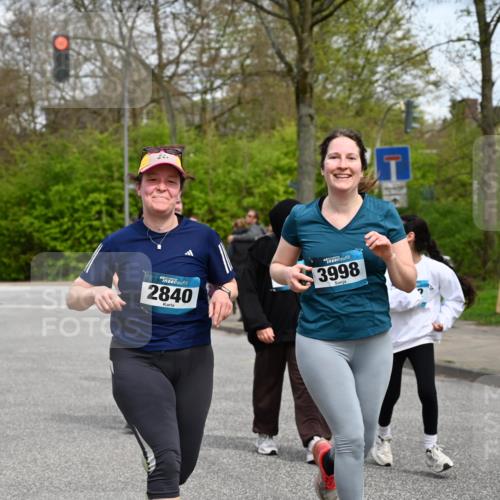 12.04.2026 - 45. Internationalen Wilhelmsburger Insellauf J. Mangold http://msf.ph/oto/9517353 12.04.2026 13:21:47 Ziel 5482, 4017, 3676, 2628, 3251, 5201, 3109, 4404, 4362, 2473, 2552, 2130, 2840, 3998, 2840, 3998, 5462, 5205, 4809, 2002, 2332, 2116, 3581, 3235, 3915, 5080, 4348, 5085, 3603, 3602, 5092, 2246, 5192, 5171 meine-sportfotos.de