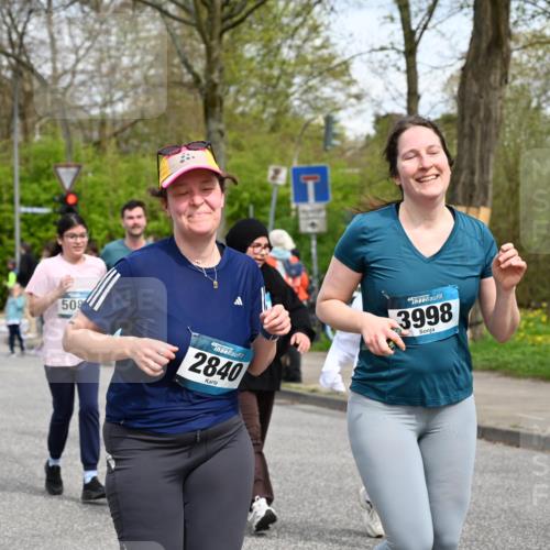 12.04.2026 - 45. Internationalen Wilhelmsburger Insellauf J. Mangold http://msf.ph/oto/9517358 12.04.2026 13:21:47 Ziel 5482, 4017, 3676, 2628, 3251, 5201, 3109, 4404, 4362, 2473, 2552, 2130, 2840, 3998, 2840, 3998, 5462, 5205, 4809, 2002, 2332, 2116, 3581, 3235, 3915, 5080, 4348, 5085, 3603, 3602, 5092, 2246, 5192, 5171 meine-sportfotos.de