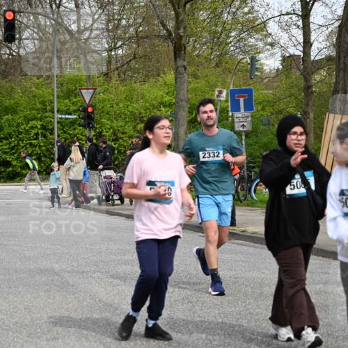 12.04.2026 - 45. Internationalen Wilhelmsburger Insellauf J. Mangold http://msf.ph/oto/9517362 12.04.2026 13:21:48 Ziel 5482, 4017, 3676, 2628, 3251, 5201, 3109, 4404, 4362, 2473, 2552, 2130, 2840, 3998, 5462, 5462, 5205, 4809, 2002, 2332, 2116, 3581, 3235, 3915, 5080, 4348, 5085, 3603, 3602, 5092, 2246, 5192, 5171, 3162, 4443 meine-sportfotos.de