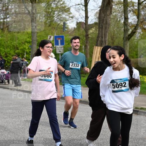12.04.2026 - 45. Internationalen Wilhelmsburger Insellauf J. Mangold http://msf.ph/oto/9517368 12.04.2026 13:21:48 Ziel 5482, 4017, 3676, 2628, 3251, 5201, 3109, 4404, 4362, 2473, 2552, 2130, 2840, 3998, 5462, 5462, 5205, 4809, 2002, 2332, 2116, 3581, 3235, 3915, 5080, 4348, 5085, 3603, 3602, 5092, 2246, 5192, 5171, 3162, 4443 meine-sportfotos.de