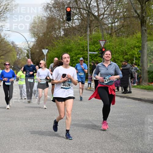 12.04.2026 - 45. Internationalen Wilhelmsburger Insellauf J. Mangold http://msf.ph/oto/9517389 12.04.2026 13:21:56 Ziel 3676, 2628, 3251, 5201, 3109, 4404, 4362, 2473, 2552, 2130, 2840, 3998, 5462, 5205, 4809, 2002, 2332, 2332, 2116, 3581, 3235, 3915, 5080, 4348, 5085, 3603, 3602, 5092, 2246, 5192, 5171, 3162, 4443, 4442, 3746, 5290, 3057, 3667, 5304, 4210 meine-sportfotos.de
