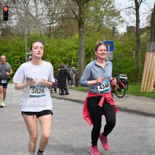 12.04.2026 - 45. Internationalen Wilhelmsburger Insellauf J. Mangold http://msf.ph/oto/9517402 12.04.2026 13:21:57 Ziel 3676, 2628, 3251, 5201, 3109, 4404, 4362, 2473, 2552, 2130, 2840, 3998, 5462, 5205, 4809, 2002, 2332, 2116, 3581, 3235, 3915, 5080, 4348, 5085, 3603, 3602, 5092, 5092, 2246, 5192, 5171, 3162, 4443, 4442, 3746, 5290, 3057, 3667, 5304, 4210 meine-sportfotos.de