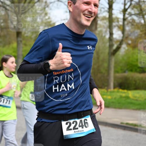 12.04.2026 - 45. Internationalen Wilhelmsburger Insellauf J. Mangold http://msf.ph/oto/9517432 12.04.2026 13:22:02 Ziel 5201, 3109, 4404, 4362, 2473, 2552, 2130, 2840, 3998, 5462, 5205, 4809, 2002, 2332, 2116, 3581, 3581, 3235, 3915, 5080, 4348, 5085, 3603, 3602, 5092, 2246, 5192, 5171, 3162, 4443, 4442, 3746, 5290, 5290, 3057, 3667, 5304, 4210, 4014, 2158 meine-sportfotos.de