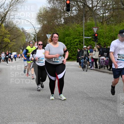 12.04.2026 - 45. Internationalen Wilhelmsburger Insellauf J. Mangold http://msf.ph/oto/9517473 12.04.2026 13:20:24 Ziel 3898, 2431, 4121, 5308, 3236, 4718, 2247, 3203, 5342, 3822, 3821, 4999, 4803, 2224, 4223, 4224, 4954, 5258, 3284, 2469, 4305, 2013, 3233, 5230, 3766, 4103, 4341, 5633, 4284, 4293 meine-sportfotos.de
