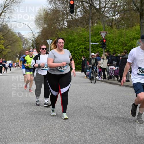 12.04.2026 - 45. Internationalen Wilhelmsburger Insellauf J. Mangold http://msf.ph/oto/9517475 12.04.2026 13:20:24 Ziel 3898, 2431, 4121, 5308, 3236, 4718, 2247, 3203, 5342, 3822, 3821, 4999, 4803, 2224, 4223, 4224, 4954, 5258, 3284, 2469, 4305, 2013, 3233, 5230, 3766, 4103, 4341, 5633, 4284, 4293 meine-sportfotos.de