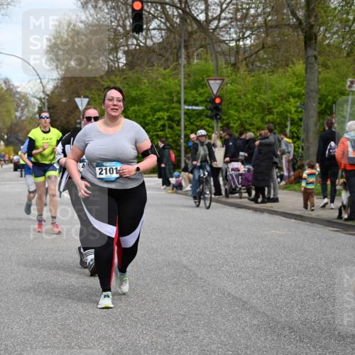 12.04.2026 - 45. Internationalen Wilhelmsburger Insellauf J. Mangold http://msf.ph/oto/9517481 12.04.2026 13:20:25 Ziel 3898, 2431, 4121, 5308, 3236, 4718, 2247, 3203, 5342, 3822, 3821, 4999, 4803, 2224, 4223, 4224, 4954, 5258, 3284, 2469, 4305, 2013, 3233, 5230, 3766, 3766, 4103, 4341, 5633, 4284, 4293, 5543 meine-sportfotos.de
