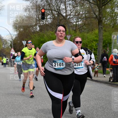 12.04.2026 - 45. Internationalen Wilhelmsburger Insellauf J. Mangold http://msf.ph/oto/9517486 12.04.2026 13:20:27 Ziel 2431, 4121, 5308, 3236, 4718, 2247, 3203, 5342, 3822, 3821, 4999, 4803, 2224, 4223, 4224, 4954, 5258, 3284, 2469, 2469, 4305, 2013, 3233, 5230, 3766, 4103, 4341, 5633, 4284, 4293, 5543 meine-sportfotos.de