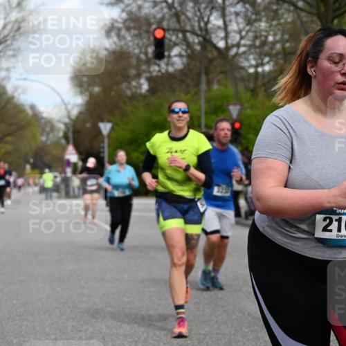 12.04.2026 - 45. Internationalen Wilhelmsburger Insellauf J. Mangold http://msf.ph/oto/9517492 12.04.2026 13:20:28 Ziel 2431, 4121, 5308, 3236, 4718, 2247, 3203, 5342, 3822, 3821, 4999, 4803, 2224, 4223, 4224, 4954, 5258, 3284, 2469, 4305, 2013, 3233, 5230, 3766, 4103, 4341, 5633, 4284, 4293, 5543, 2363 meine-sportfotos.de