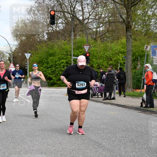 12.04.2026 - 45. Internationalen Wilhelmsburger Insellauf J. Mangold http://msf.ph/oto/9517516 12.04.2026 13:20:37 Ziel 3236, 4718, 2247, 3203, 5342, 3822, 3821, 4999, 4803, 2224, 4223, 4224, 4954, 5258, 3284, 2469, 4305, 2013, 3233, 5230, 3766, 3766, 4103, 4341, 5633, 4284, 4293, 5543, 5543, 2363, 2101, 4417, 3552, 3551, 2333 meine-sportfotos.de