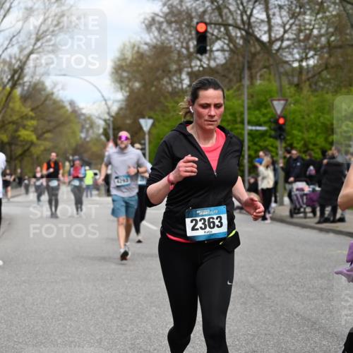 12.04.2026 - 45. Internationalen Wilhelmsburger Insellauf J. Mangold http://msf.ph/oto/9517542 12.04.2026 13:20:40 Ziel 5342, 3822, 3821, 4999, 4803, 2224, 4223, 4224, 4954, 5258, 3284, 2469, 4305, 2013, 3233, 5230, 3766, 4103, 4341, 5633, 4284, 4293, 5543, 2363, 2363, 2101, 4417, 3552, 3551, 2333, 4018, 5716 meine-sportfotos.de