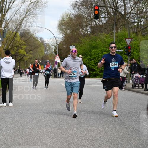 12.04.2026 - 45. Internationalen Wilhelmsburger Insellauf J. Mangold http://msf.ph/oto/9517546 12.04.2026 13:20:41 Ziel 3822, 3821, 4999, 4803, 2224, 4223, 4224, 4954, 5258, 3284, 2469, 4305, 2013, 3233, 5230, 3766, 4103, 4341, 5633, 4284, 4293, 5543, 2363, 2101, 4417, 3552, 3551, 2333, 4018, 5716 meine-sportfotos.de
