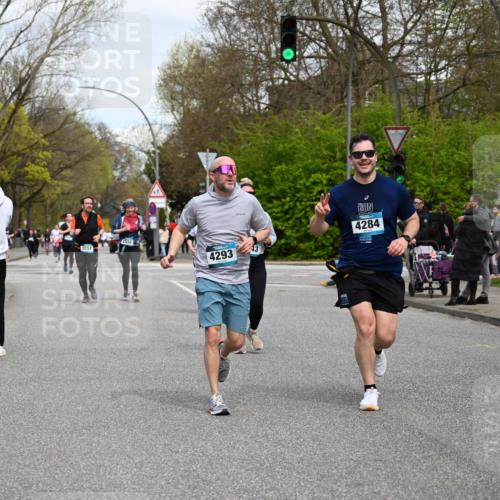 12.04.2026 - 45. Internationalen Wilhelmsburger Insellauf J. Mangold http://msf.ph/oto/9517551 12.04.2026 13:20:42 Ziel 4999, 4803, 2224, 4223, 4224, 4954, 5258, 3284, 2469, 4305, 2013, 3233, 5230, 3766, 4103, 4341, 5633, 4284, 4293, 5543, 2363, 2101, 2101, 4417, 3552, 3551, 2333, 4018, 5716, 4319 meine-sportfotos.de