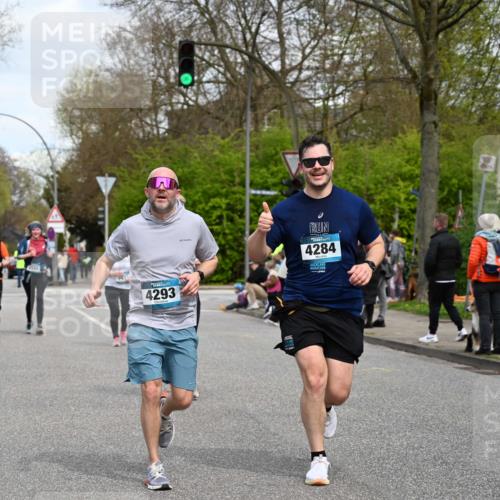 12.04.2026 - 45. Internationalen Wilhelmsburger Insellauf J. Mangold http://msf.ph/oto/9517560 12.04.2026 13:20:42 Ziel 4999, 4803, 2224, 4223, 4224, 4954, 5258, 3284, 2469, 4305, 2013, 3233, 5230, 3766, 4103, 4341, 5633, 4284, 4293, 5543, 2363, 2101, 2101, 4417, 3552, 3551, 2333, 4018, 5716, 4319 meine-sportfotos.de