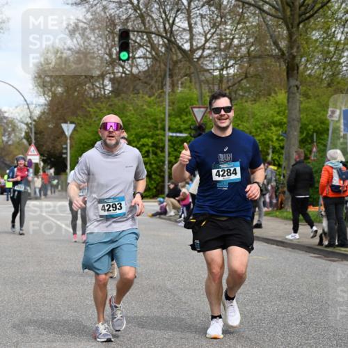 12.04.2026 - 45. Internationalen Wilhelmsburger Insellauf J. Mangold http://msf.ph/oto/9517561 12.04.2026 13:20:42 Ziel 4999, 4803, 2224, 4223, 4224, 4954, 5258, 3284, 2469, 4305, 2013, 3233, 5230, 3766, 4103, 4341, 5633, 4284, 4293, 5543, 2363, 2101, 2101, 4417, 3552, 3551, 2333, 4018, 5716, 4319 meine-sportfotos.de