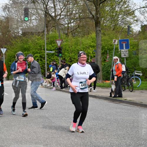 12.04.2026 - 45. Internationalen Wilhelmsburger Insellauf J. Mangold http://msf.ph/oto/9517592 12.04.2026 13:20:47 Ziel 5258, 3284, 2469, 4305, 2013, 3233, 5230, 3766, 4103, 4341, 5633, 4284, 4293, 4293, 5543, 2363, 2101, 4417, 3552, 3551, 2333, 2333, 4018, 5716, 4319, 5297, 4878, 5484 meine-sportfotos.de