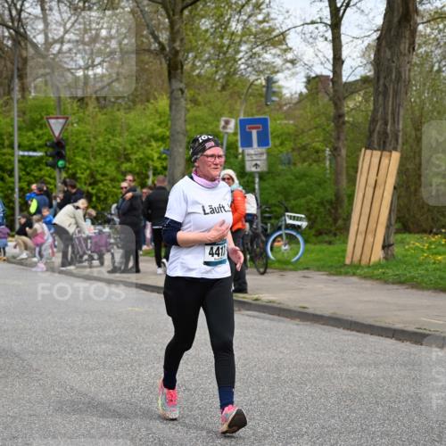 12.04.2026 - 45. Internationalen Wilhelmsburger Insellauf J. Mangold http://msf.ph/oto/9517598 12.04.2026 13:20:47 Ziel 5258, 3284, 2469, 4305, 2013, 3233, 5230, 3766, 4103, 4341, 5633, 4284, 4293, 4293, 5543, 2363, 2101, 4417, 3552, 3551, 2333, 2333, 4018, 5716, 4319, 5297, 4878, 5484 meine-sportfotos.de