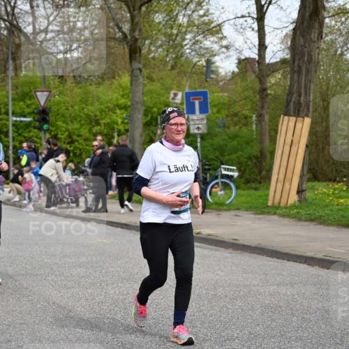 12.04.2026 - 45. Internationalen Wilhelmsburger Insellauf J. Mangold http://msf.ph/oto/9517599 12.04.2026 13:20:47 Ziel 5258, 3284, 2469, 4305, 2013, 3233, 5230, 3766, 4103, 4341, 5633, 4284, 4293, 4293, 5543, 2363, 2101, 4417, 3552, 3551, 2333, 2333, 4018, 5716, 4319, 5297, 4878, 5484 meine-sportfotos.de