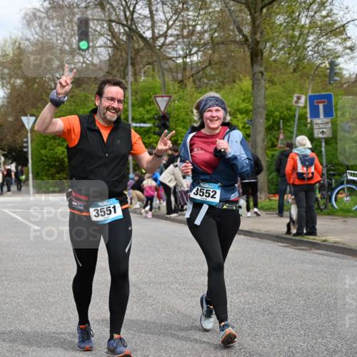 12.04.2026 - 45. Internationalen Wilhelmsburger Insellauf J. Mangold http://msf.ph/oto/9517608 12.04.2026 13:20:48 Ziel 2469, 4305, 2013, 3233, 5230, 3766, 4103, 4341, 5633, 4284, 4293, 5543, 2363, 2101, 4417, 3552, 3551, 2333, 4018, 5716, 4319, 5297, 4878, 5484, 2692 meine-sportfotos.de